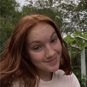 Meet your Posher, Chloe